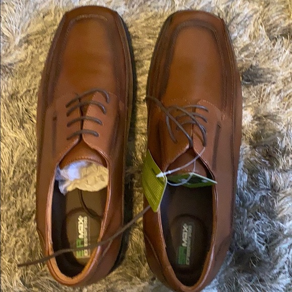 Men’s non skid shoes - Picture 1 of 3